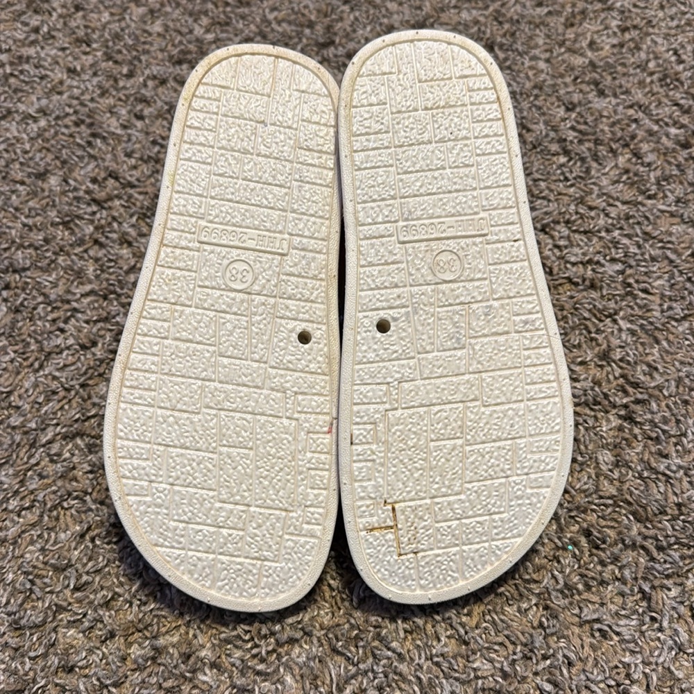 Sandals - Picture 2 of 3